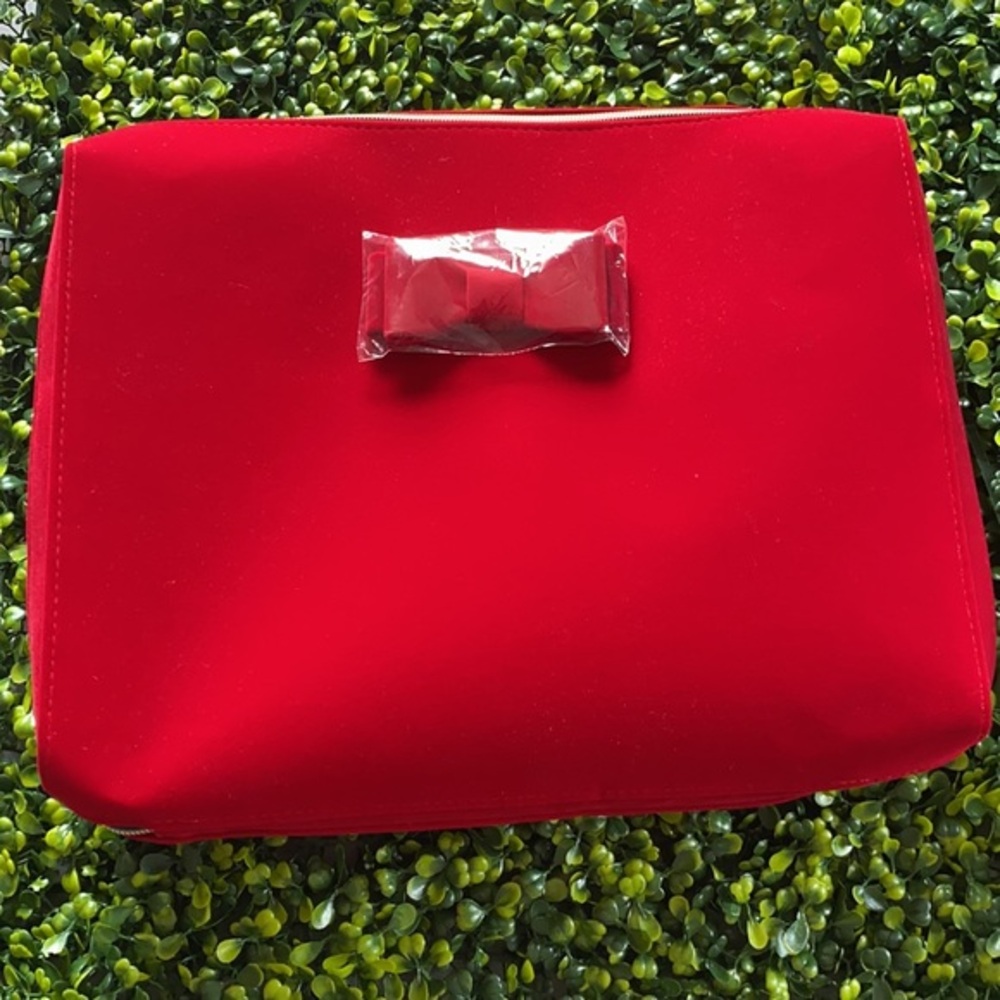 Estee Lauder red velvet case